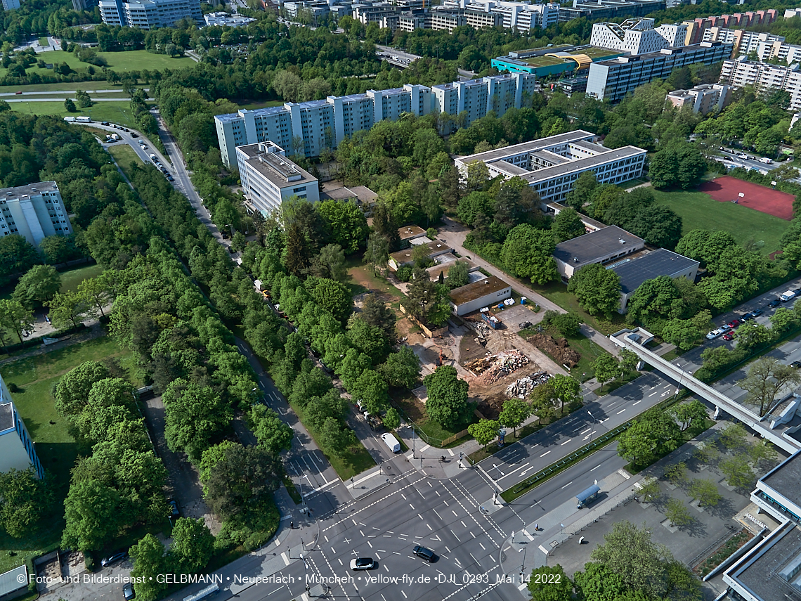 14.05.2022 - Luftbilder von der Baustelle Haus für Kinder in Neuperlach